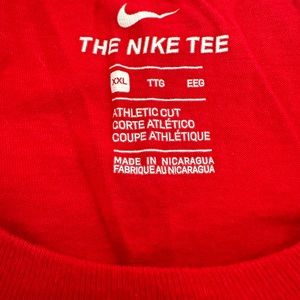 Men’s XXL Nike football shirt.